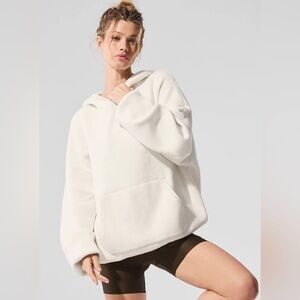 Alo Yoga - Scholar Hooded Sweater in Ivory - Small (Unisex)